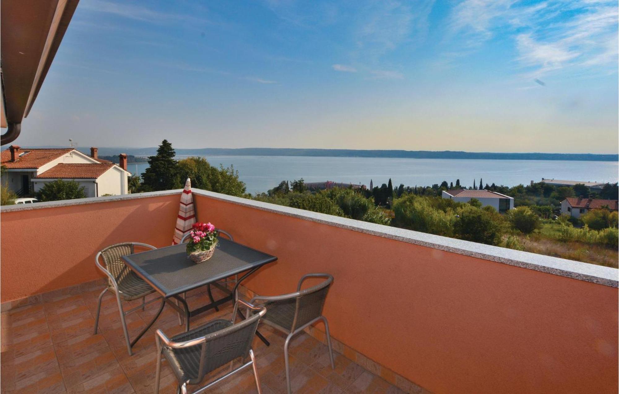2 Bedroom Amazing Apartment In Portorož Dış mekan fotoğraf